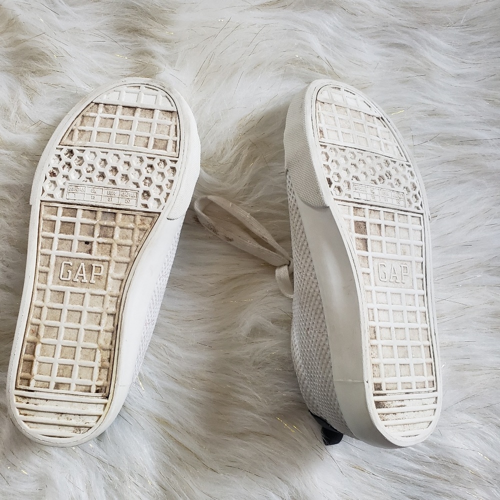 ๐5/15$ Gap Sneakers - Picture 6 of 7